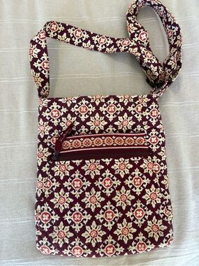 Vera Bradley Hipster crossbody bag 2006 "Medallion" pattern, quilted burgundy